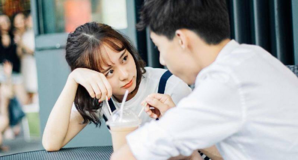 高冷的男人只对喜欢的女生笑