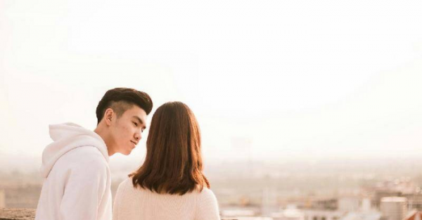 高冷的男人只对喜欢的女生笑