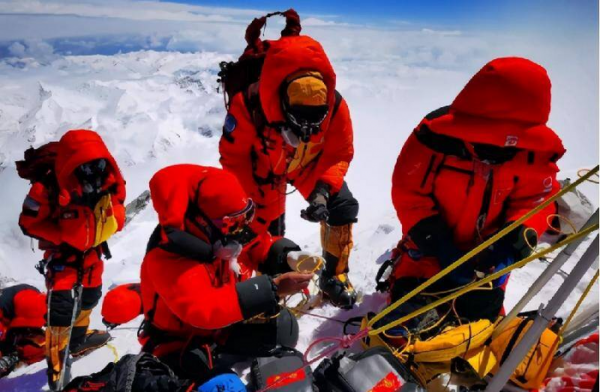 珠穆朗玛峰最新高度