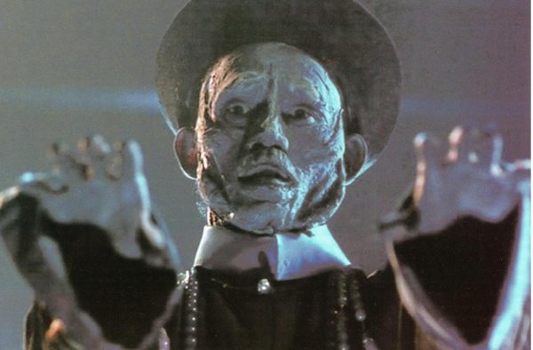 为什么僵尸都穿清朝官服