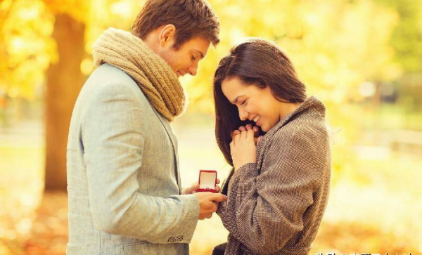 怎么看一个女孩子是不是喜欢你