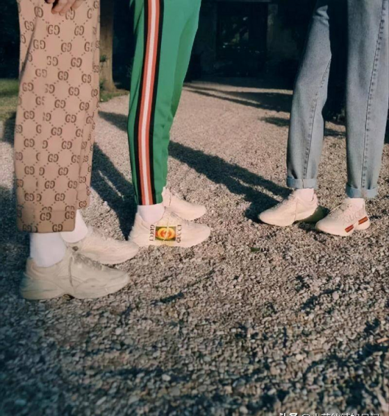 老爹鞋怎么搭配衣服