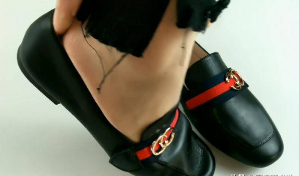 鞋后跟磨脚的小妙招