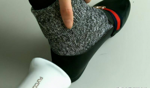 鞋后跟磨脚的小妙招