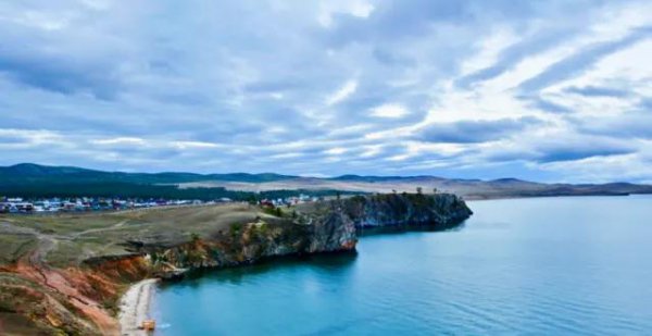 世界上最深的淡水湖