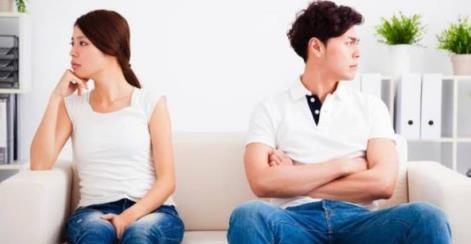 老公不让我看他手机正常吗