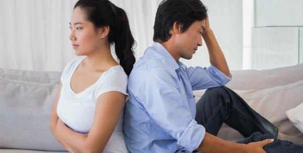 老公不让我看他手机正常吗