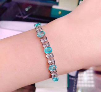 碧玺手链的功效与作用禁忌 正确佩戴碧玺手串的好处