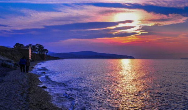 世界上最深的湖是什么湖