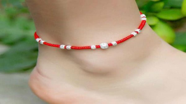 女生脚踝系红绳什么意思