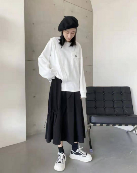 黑色纱裙配什么上衣好看