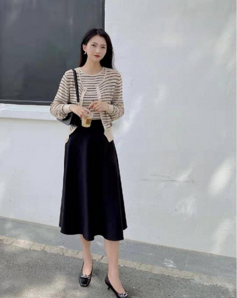 黑色纱裙配什么上衣好看