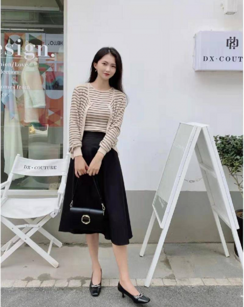 黑色纱裙配什么上衣好看