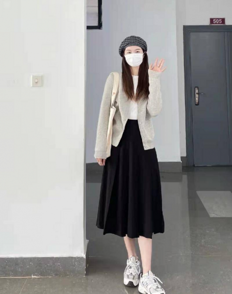 黑色纱裙配什么上衣好看