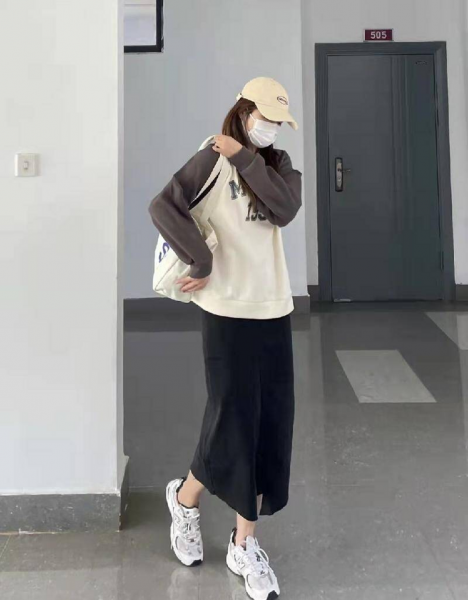 黑色纱裙配什么上衣好看