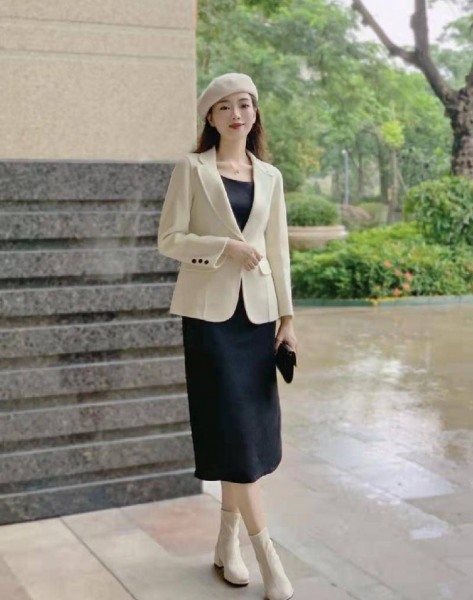 黑色纱裙配什么上衣好看