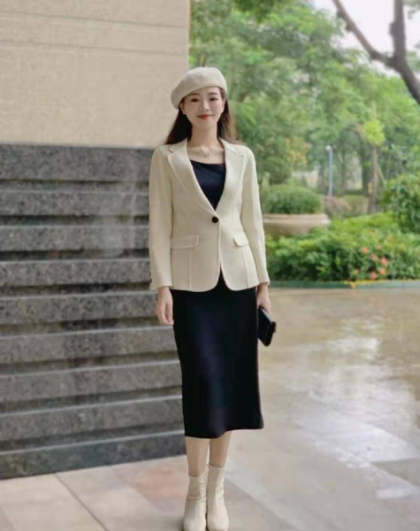 黑色纱裙配什么上衣好看