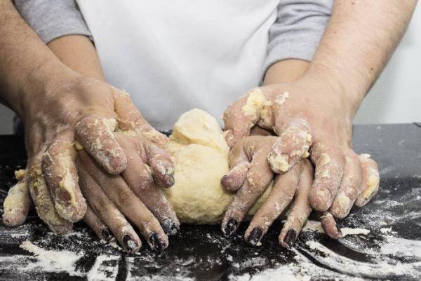 已婚女人和异性朋友频繁聊天