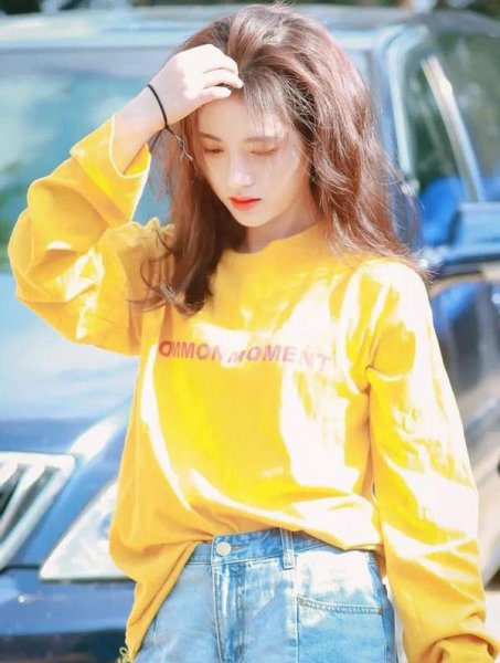 短款卫衣下身怎么搭配好看