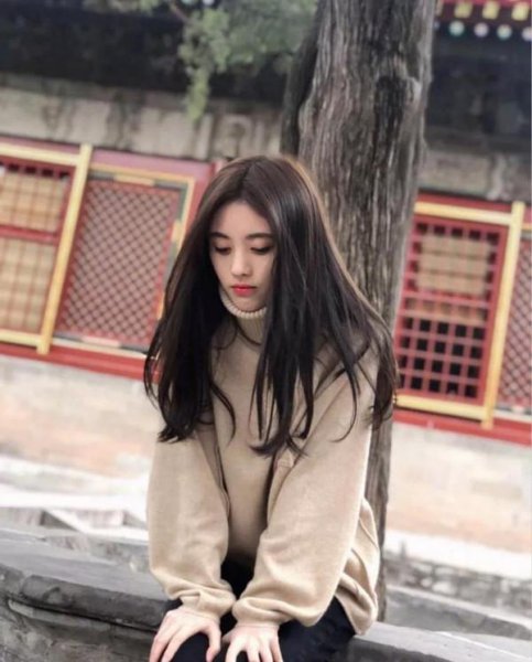 短款卫衣下身怎么搭配好看