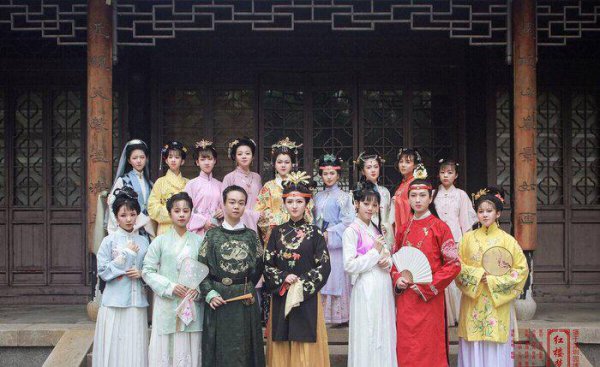 贾蓉和王熙凤是什么关系