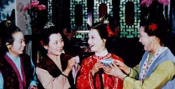 贾蓉和王熙凤是什么关系