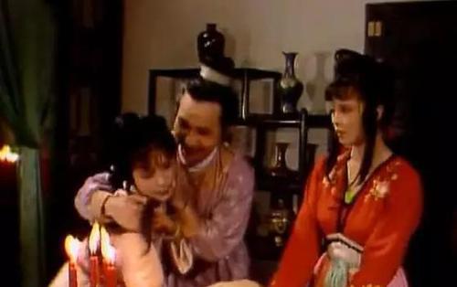 贾蓉和王熙凤是什么关系