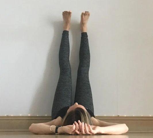 10个趴着的瑜伽动作