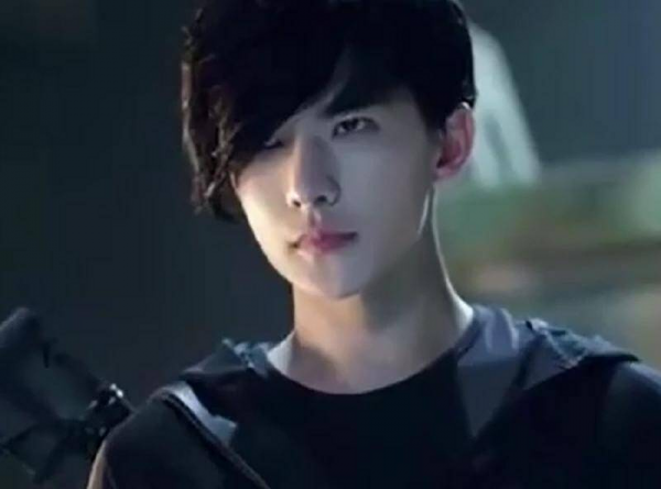 张起灵和张启山什么关系