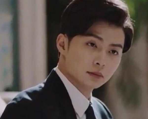 张起灵和张启山什么关系