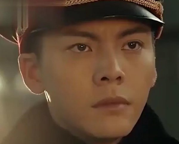 张起灵和张启山什么关系