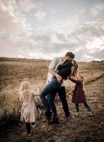 成熟男人对小女生心动的表现