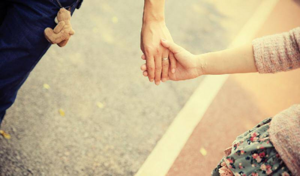 男女朋友之间没有话题聊怎么办