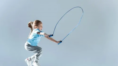 小朋友跳绳的正确方法与技巧 如何让小孩子轻松学跳绳