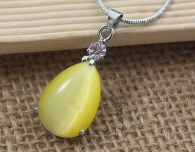 假的猫眼石是什么做的 一招就能鉴别出来是什么材料