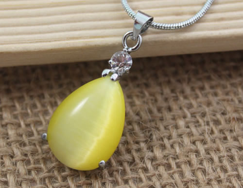 假的猫眼石是什么做的