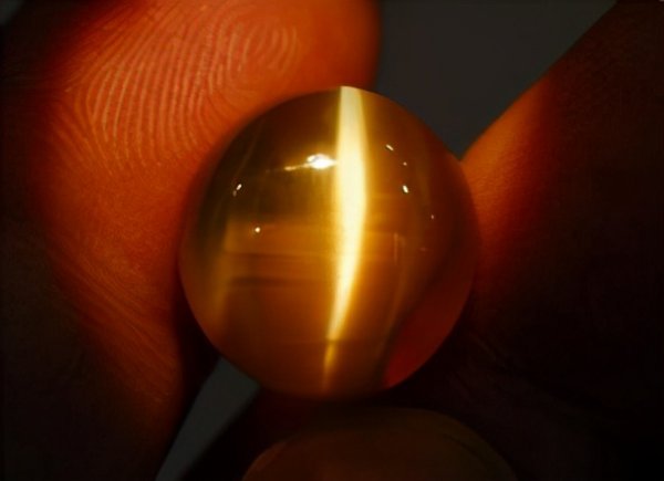 假的猫眼石是什么做的