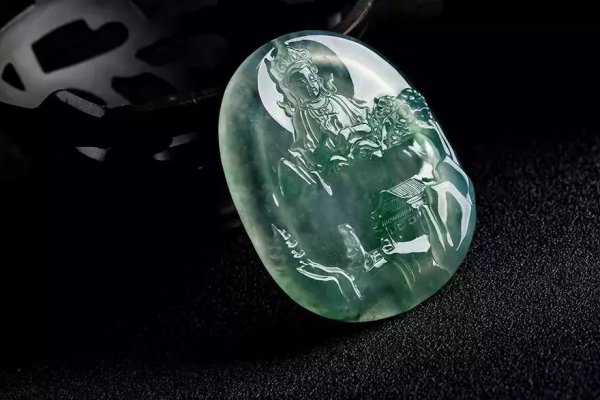 女人戴黑曜石好还是玉好