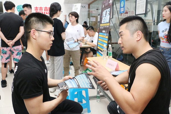 当健身教练一个月工资多少