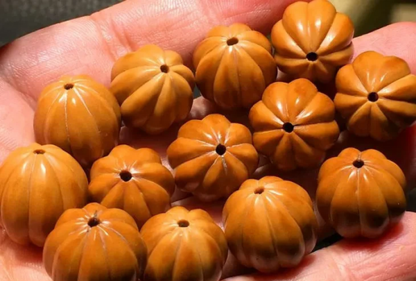 猴头核桃手串怎么盘红的快