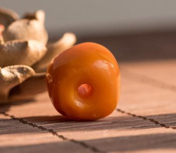 老蜜蜡的鉴别方法及图解 详解简单鉴别老蜜蜡真假技巧