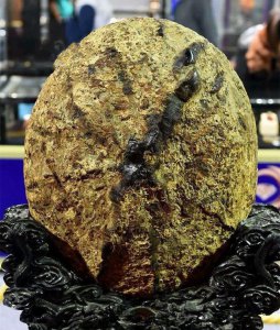 血珀值钱吗 血珀到底贵不贵有没有收藏价值