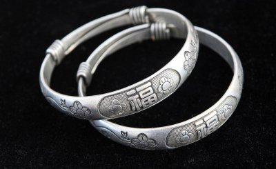 银子发黄是不是不纯 银子有黄颜色是怎么回事