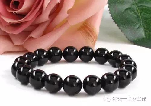 女人戴银曜石好还是金曜石好