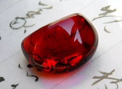 血珀到底贵不贵 真正的血珀值钱不多少钱一克