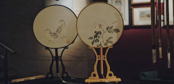 最早的扇子是用什么做的