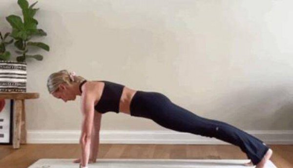 瑜伽平板支撑的正确做法