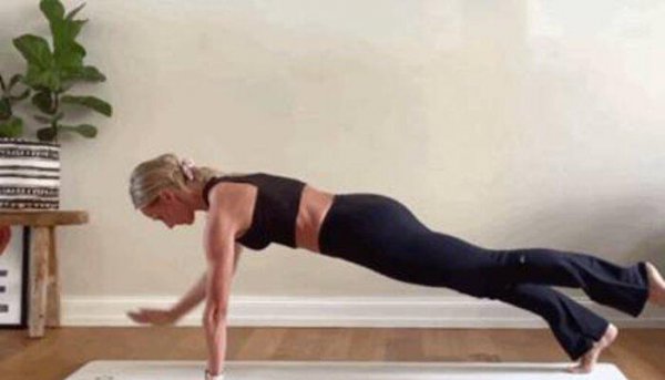 瑜伽平板支撑的正确做法