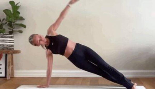 瑜伽平板支撑的正确做法