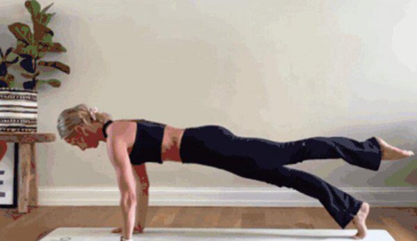 瑜伽平板支撑的正确做法